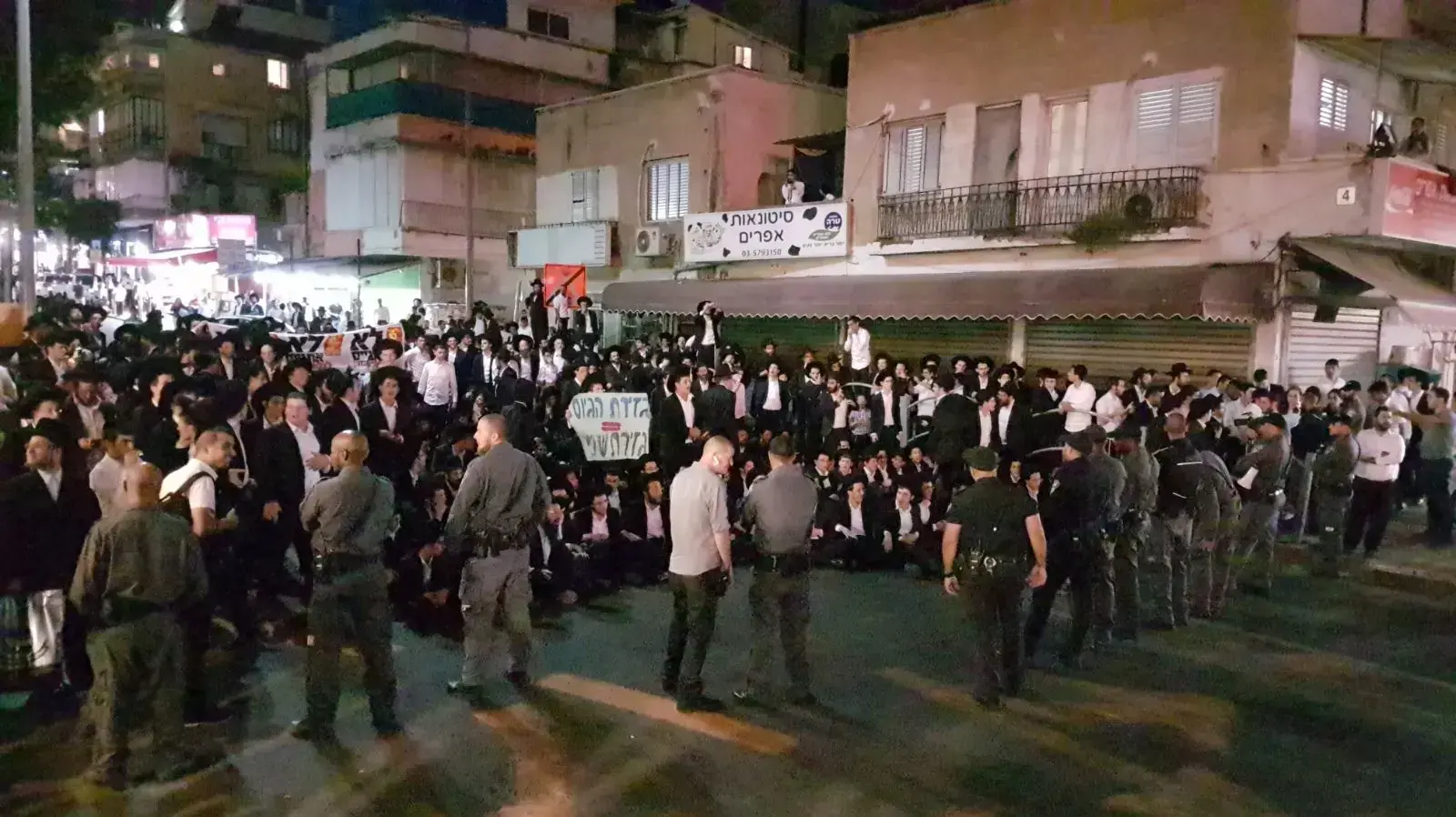 הפגנת חרדים בבני ברק, אוקטובר 2017 הפגנת חרדים בבני ברק, אוקטובר 2017