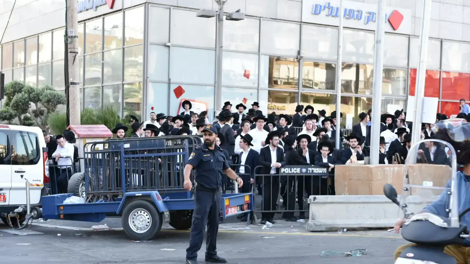 מחאת חרדים בבני ברק 17 באוקטובר 2017 מחאת חרדים בבני ברק 17 באוקטובר 2017