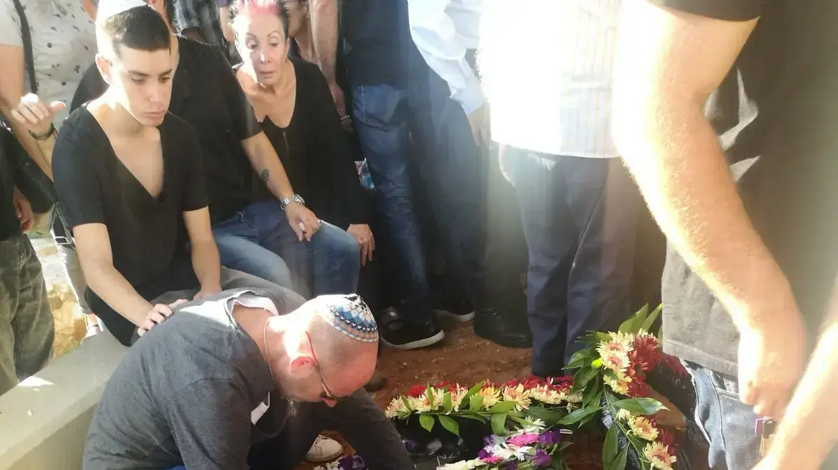הלוויתה של אורית גור זל שנהרגה בגיאורגיה מנפילה מסוס 17 באוקטובר 2017 הלוויתה של אורית גור זל שנהרגה בגיאורגיה מנפילה מסוס 17 באוקטובר 2017
