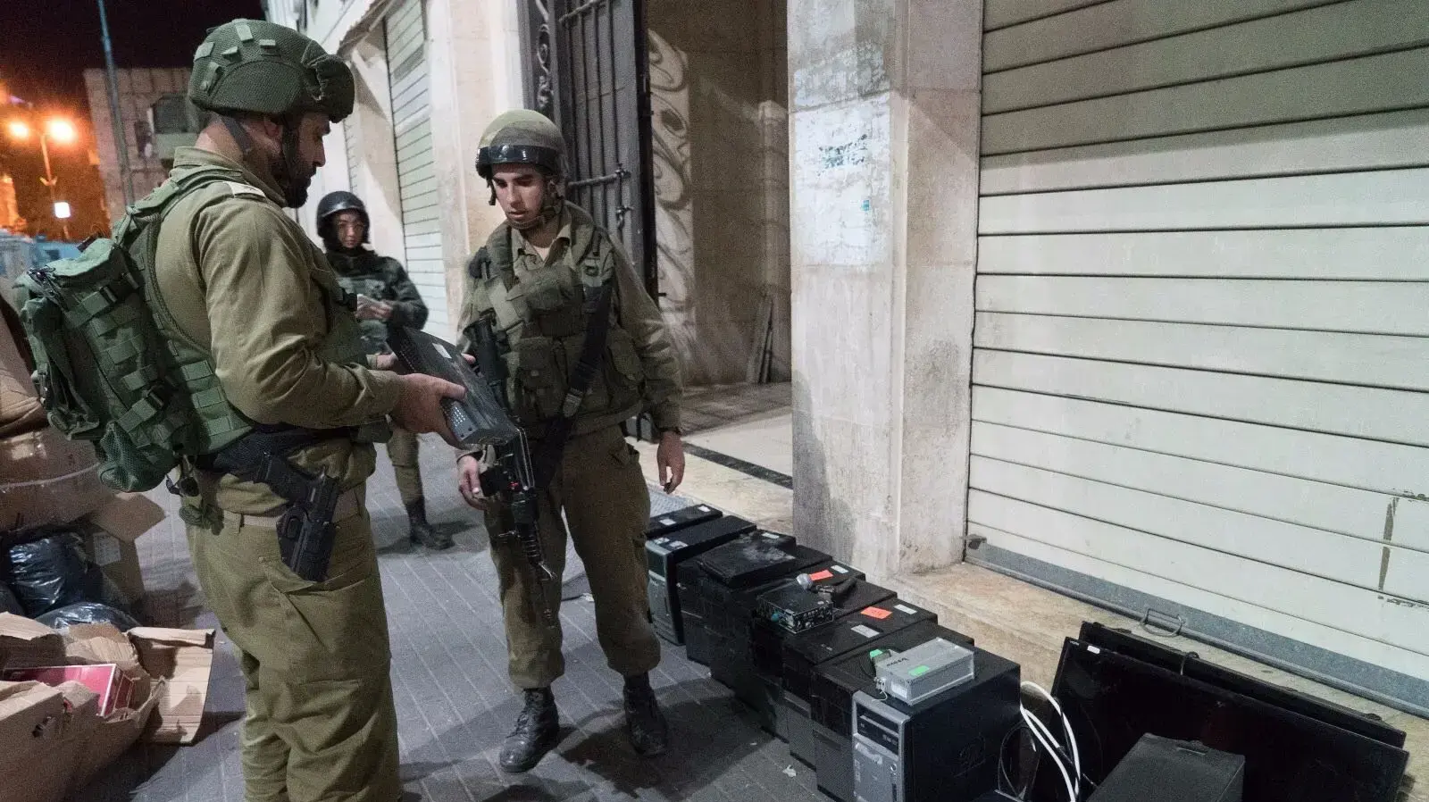 צה"ל פשט על תחנות תקשורת ברחבי יהודה ושומרון צה"ל פשט על תחנות תקשורת ברחבי יהודה ושומרון