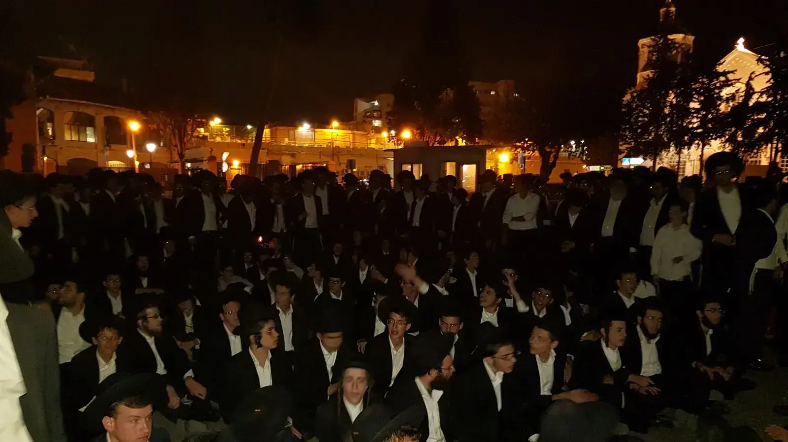 עימותים בין משטרה למפגינים במגרש הרוסים בירושלים במהלך ניסיון הפינוי של המפגינים 18 באוקטובר 2017 עימותים בין משטרה למפגינים במגרש הרוסים בירושלים במהלך ניסיון הפינוי של המפגינים 18 באוקטובר 2017