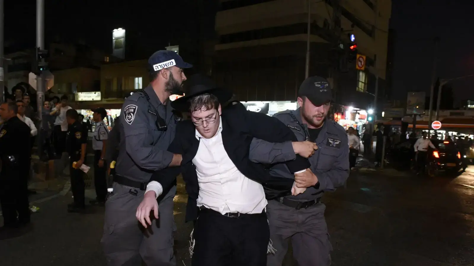 עצור בהפגנת חרדים בבני ברק 19 באוקטובר 2017 עצור בהפגנת חרדים בבני ברק 19 באוקטובר 2017