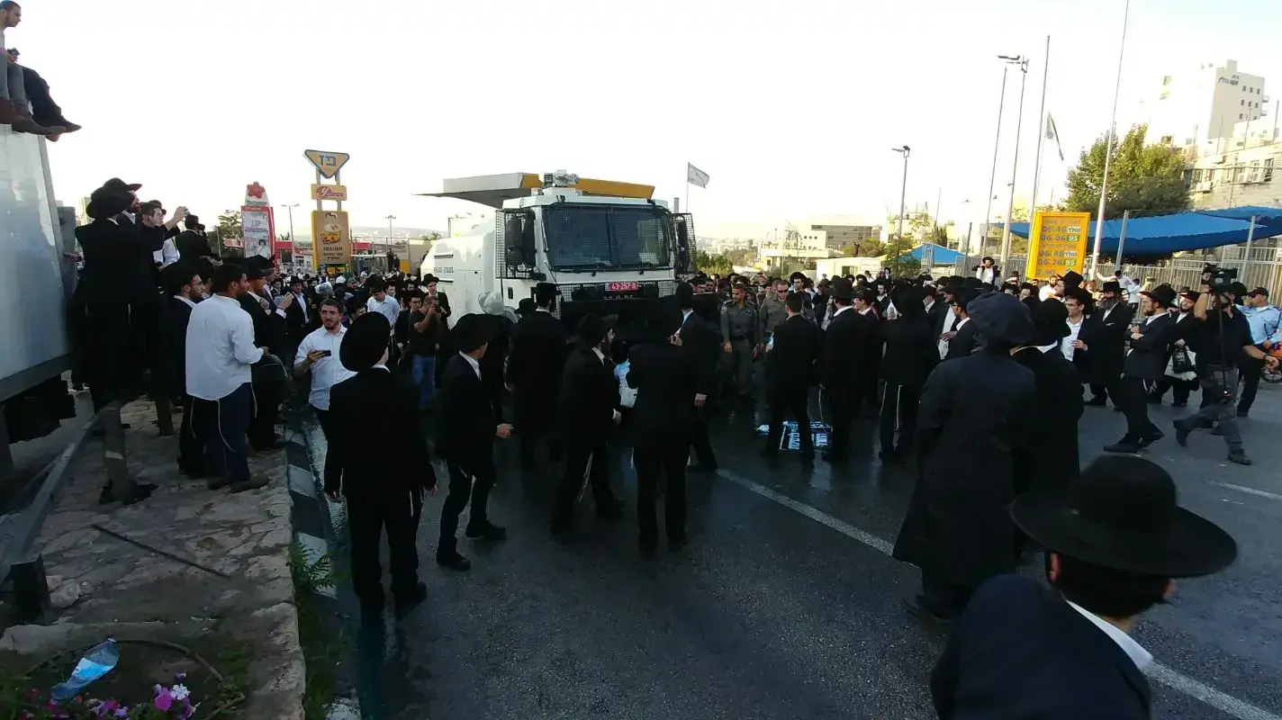 הפגנת חרדים מול משכן הכנסת פתיחת מושב בירושלים 23 באוקוטבר 2017 הפגנת חרדים מול משכן הכנסת פתיחת מושב בירושלים 23 באוקוטבר 2017