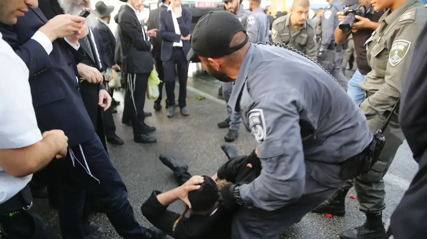 הפגנת חרדים החסימות בכניסה לעיר, גשר המיתרים בירושלים 23 באוקטובר 2017 הפגנת חרדים החסימות בכניסה לעיר, גשר המיתרים בירושלים 23 באוקטובר 2017
