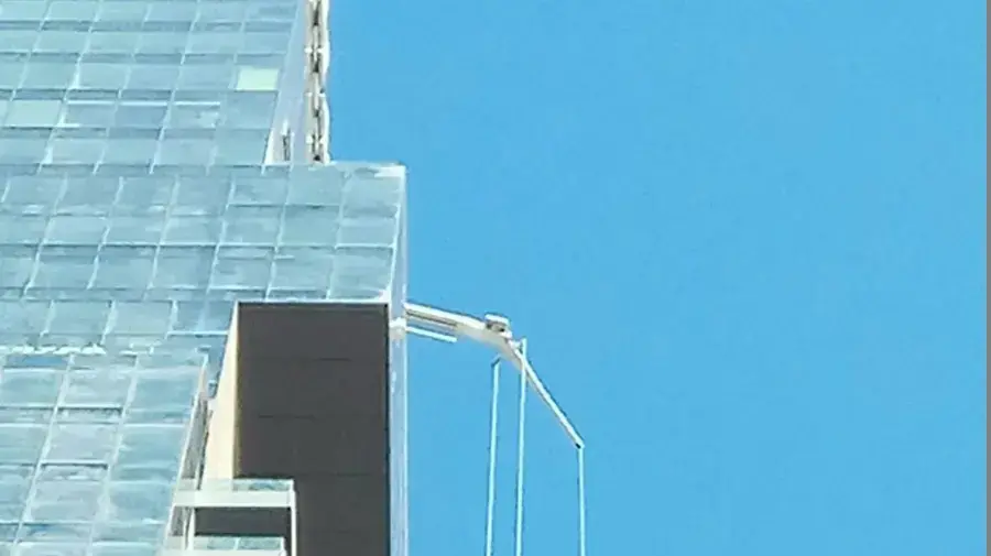 לכודים במתקן לניקוי חלונות בחשמונאים, תל אביב 26 באוקטובר 2017 לכודים במתקן לניקוי חלונות בחשמונאים, תל אביב 26 באוקטובר 2017