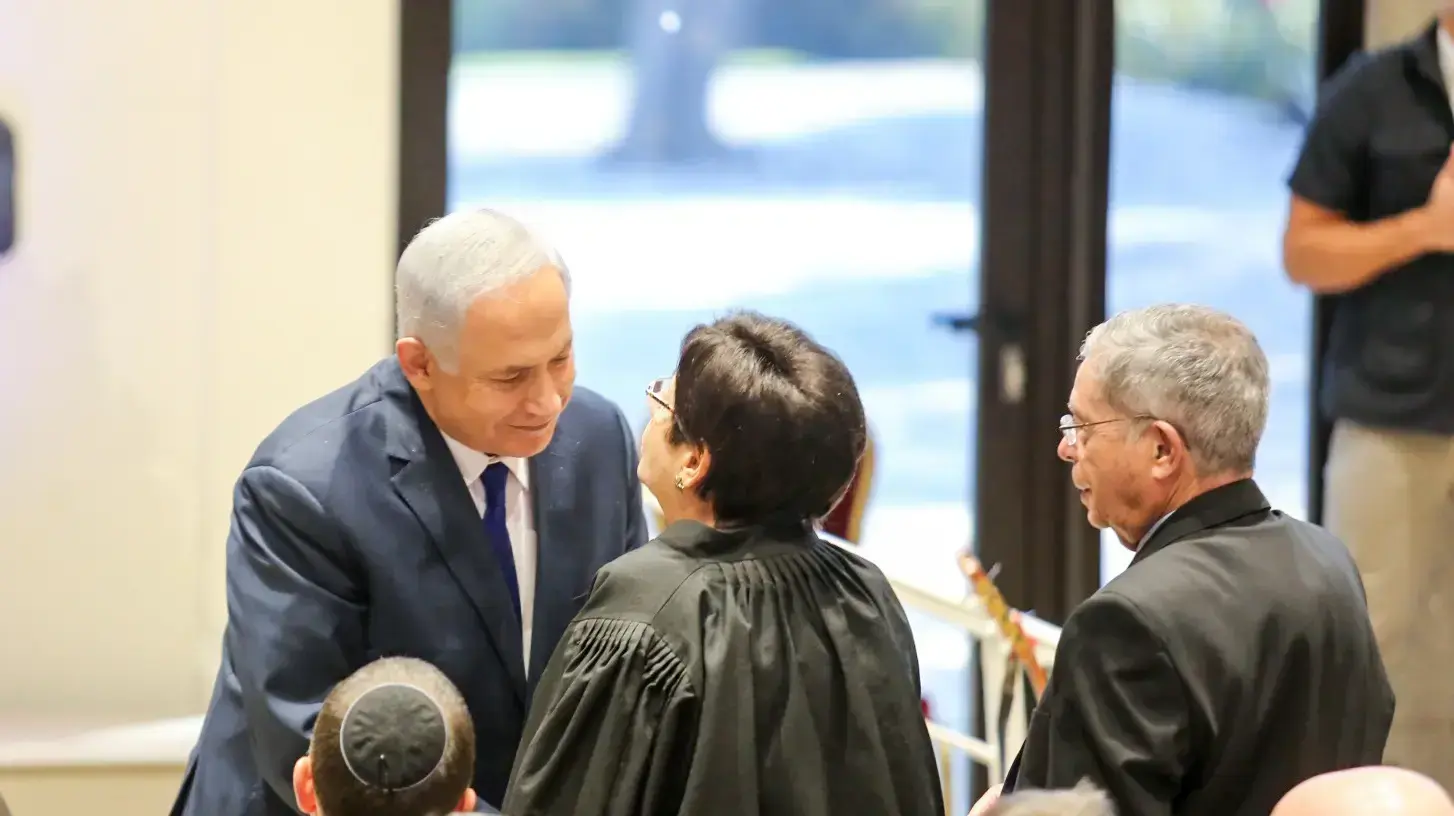 נשיא המדינה משביע את נשיאת בית המשפט העליון הנכנסת אסתר חיות בטקס חגיגי בבית הנשיא 26 באוקטובר 2017 נשיא המדינה משביע את נשיאת בית המשפט העליון הנכנסת אסתר חיות בטקס חגיגי בבית הנשיא 26 באוקטובר 2017