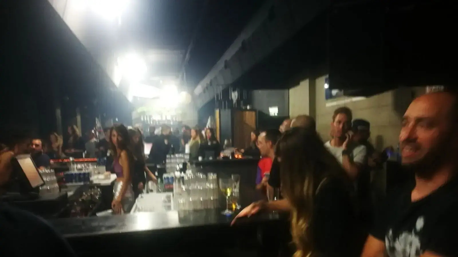 שוטרים פשטו על מועדון "בית מעריב" בתל אביב, אוקטובר 2017 שוטרים פשטו על מועדון "בית מעריב" בתל אביב, אוקטובר 2017