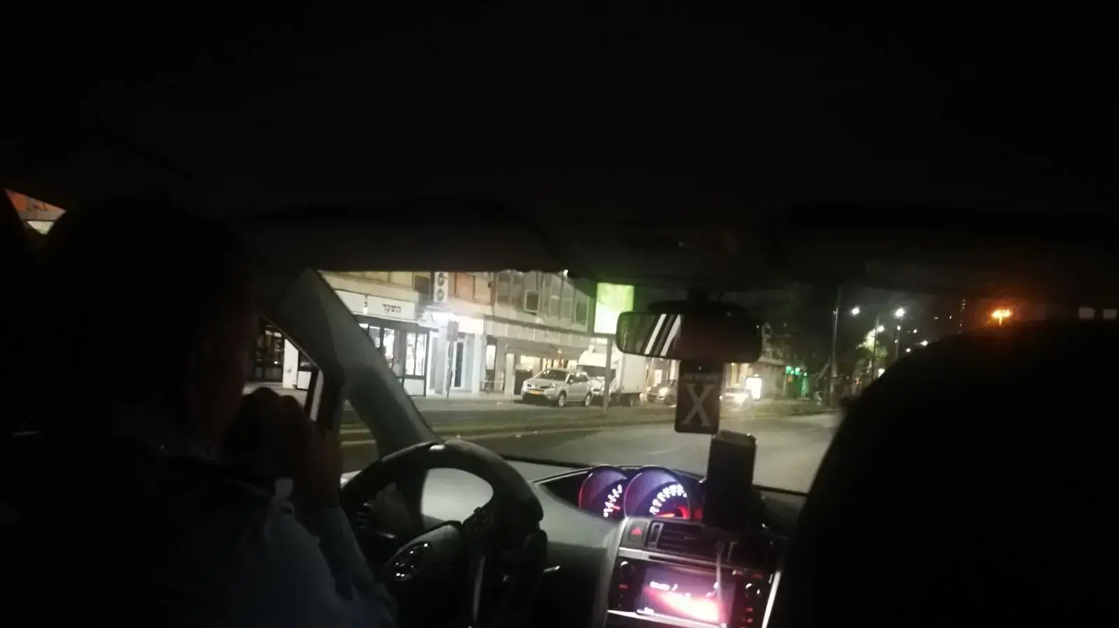 שוטרים פשטו על מועדון "בית מעריב" בתל אביב, אוקטובר 2017 שוטרים פשטו על מועדון "בית מעריב" בתל אביב, אוקטובר 2017