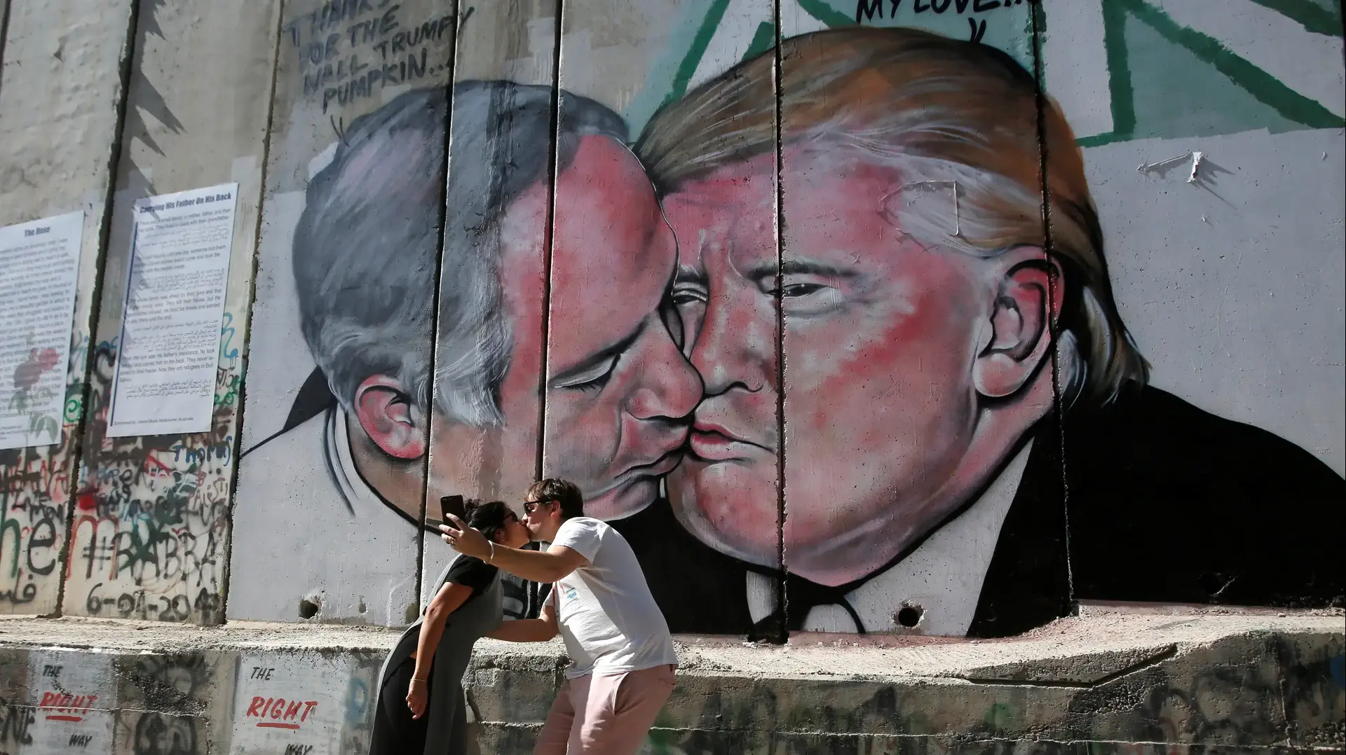 גרפיטי טראמפ וביבי בגדה המערבית 29 באוקטובר 2017 גרפיטי טראמפ וביבי בגדה המערבית 29 באוקטובר 2017