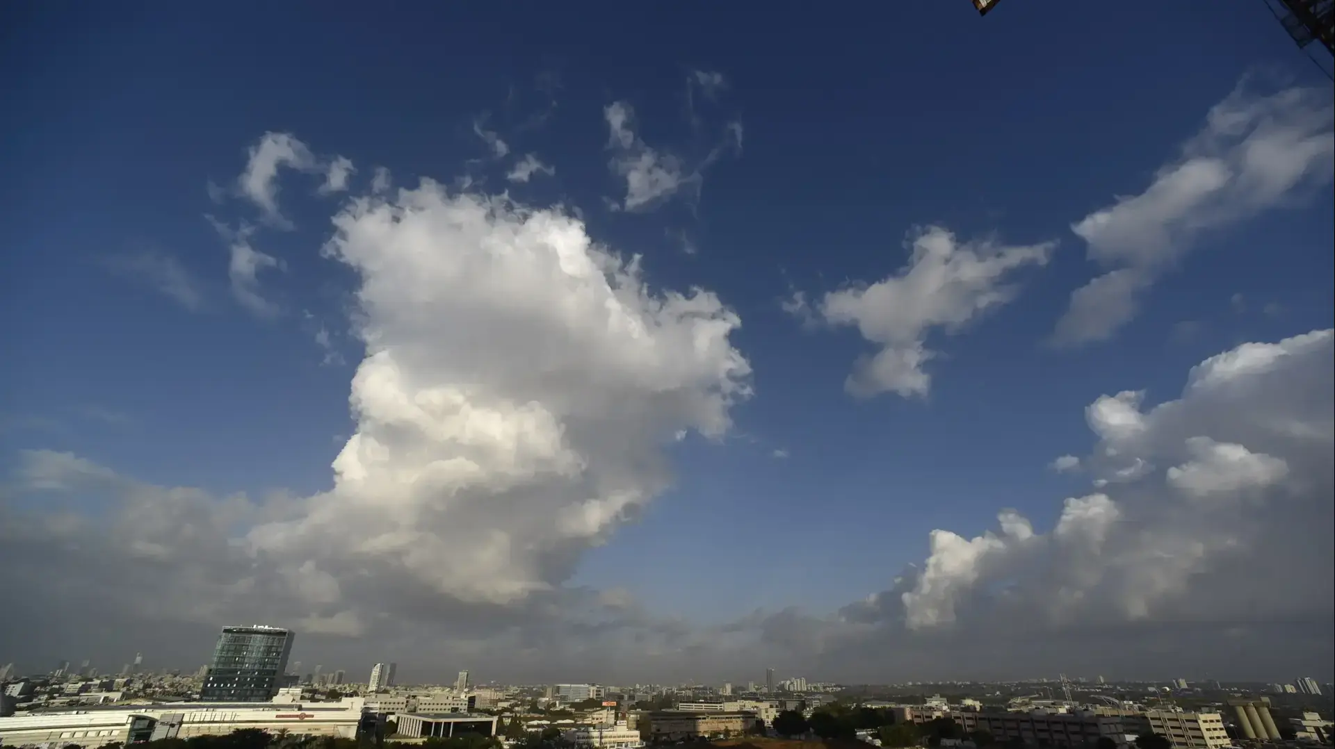 עננים בגוש דן 30 באוקטובר 2017 