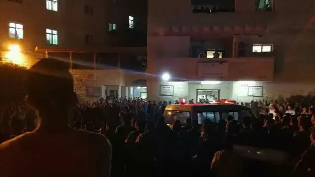 המונים ברחובות עזה בגלל קריסת המנהרה 30 באוקטובר 2017 המונים ברחובות עזה בגלל קריסת המנהרה 30 באוקטובר 2017