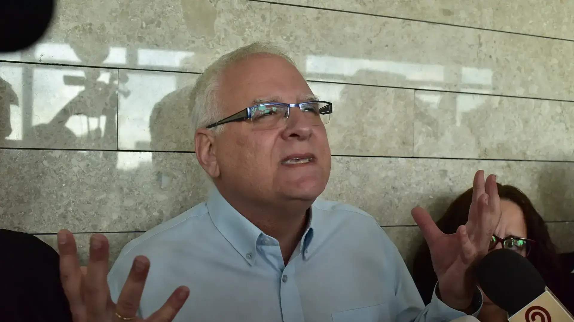 משפחתו ועורכי דינו של אורון דניאל בהחלטה במחוזי מרכז האם לשחרור את רוצחו צבי גור 31 במאי 2017 משפחתו ועורכי דינו של אורון דניאל בהחלטה במחוזי מרכז האם לשחרור את רוצחו צבי גור 31 במאי 2017