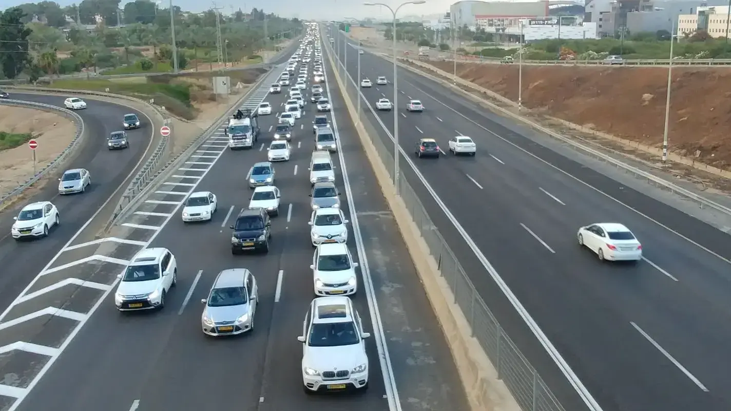 פקקים בכביש החוף, מחלף השלום בנתניה, 2 בנובמבר 2017 פקקים בכביש החוף, מחלף השלום בנתניה, 2 בנובמבר 2017