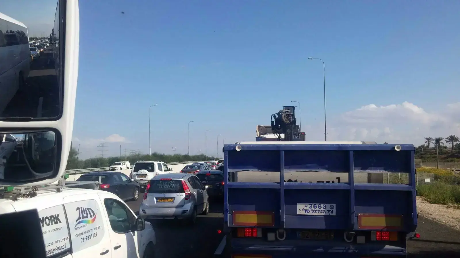 גשם שוטף ופקקי תנועה בכביש 4 מדרום לצפון לפני מחלף יבנה גשם שוטף ופקקי תנועה בכביש 4 מדרום לצפון לפני מחלף יבנה