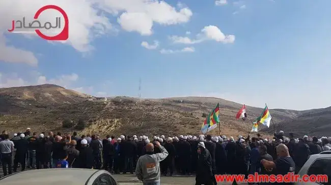 דרוזים מהכפר חד'ר מנסים לחצות את הגבול לישראל לאחר המתקפה דרוזים מהכפר חד'ר מנסים לחצות את הגבול לישראל לאחר המתקפה