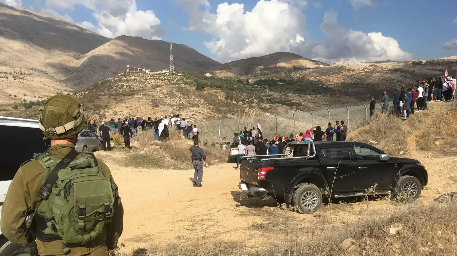 תושבי מג'דל שמס מפגינים ליד גדר הגבול עם סוריה תושבי מג'דל שמס מפגינים ליד גדר הגבול עם סוריה