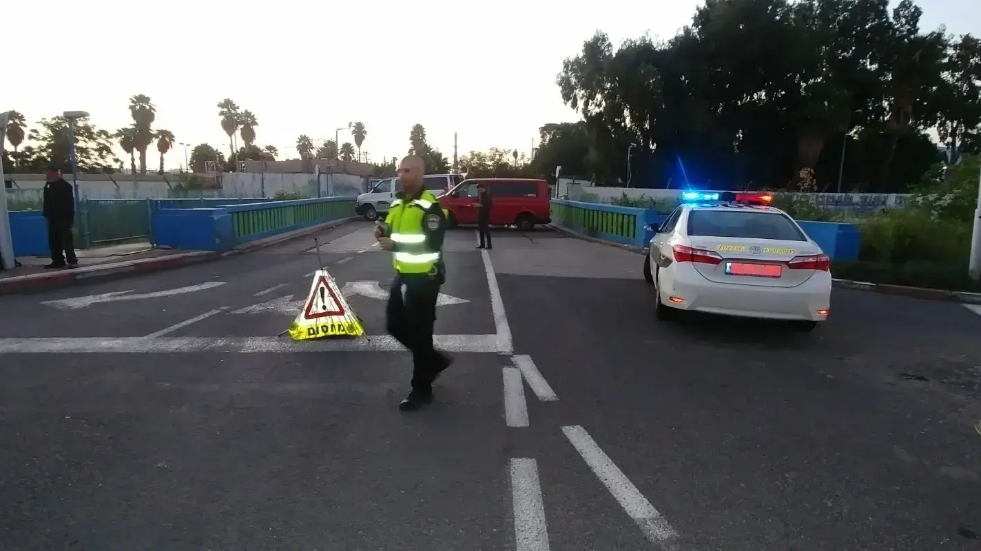 פעילי מחאת הנכים חסמו את הכניסות והיציאות מבתי הזיקוק בחיפה, 5 בנובמבר 2017 פעילי מחאת הנכים חסמו את הכניסות והיציאות מבתי הזיקוק בחיפה, 5 בנובמבר 2017