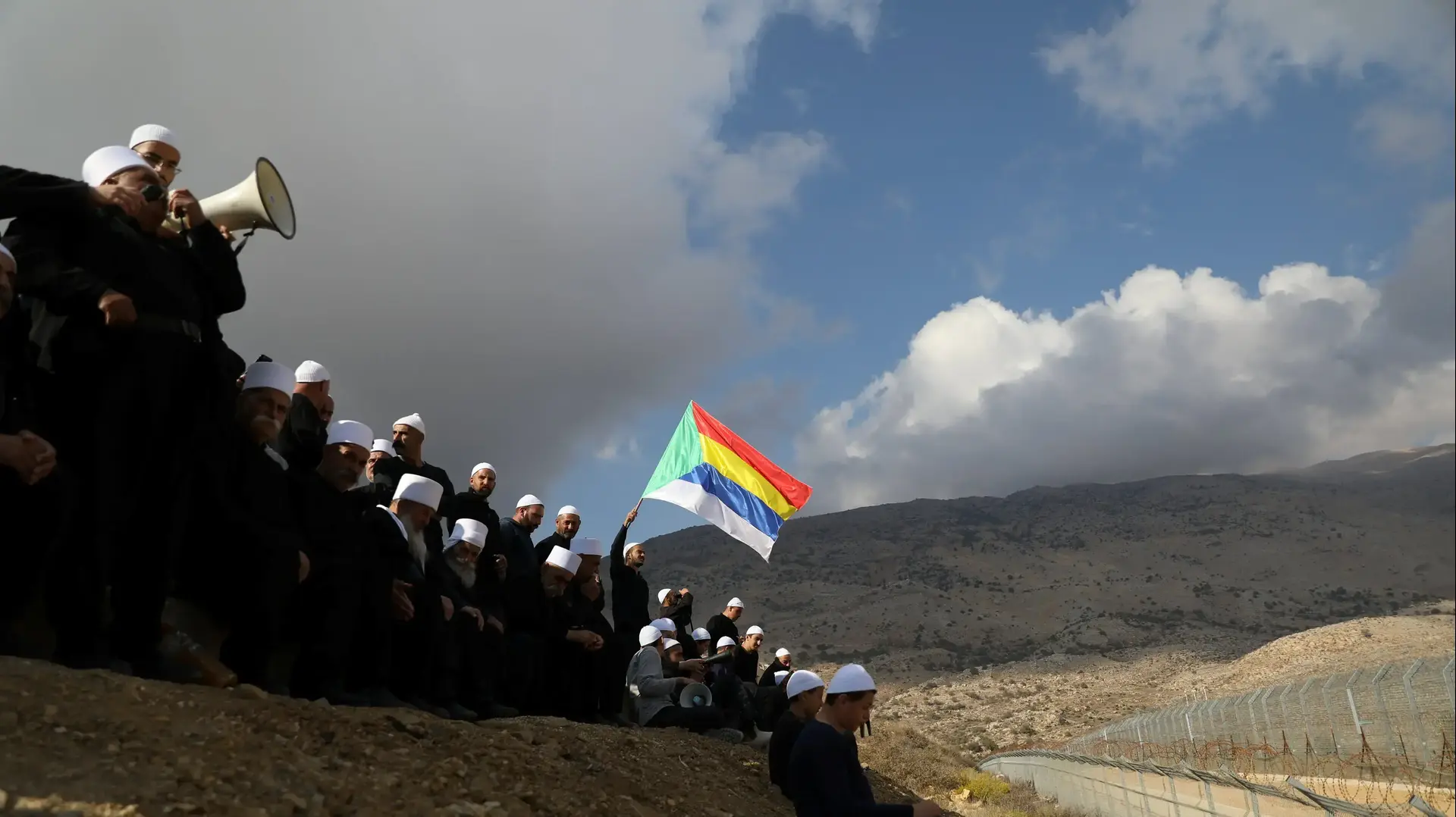 דרוזים על גדר הגבול בעקבות הקרבות בחדר דרוזים על גדר הגבול בעקבות הקרבות בחדר