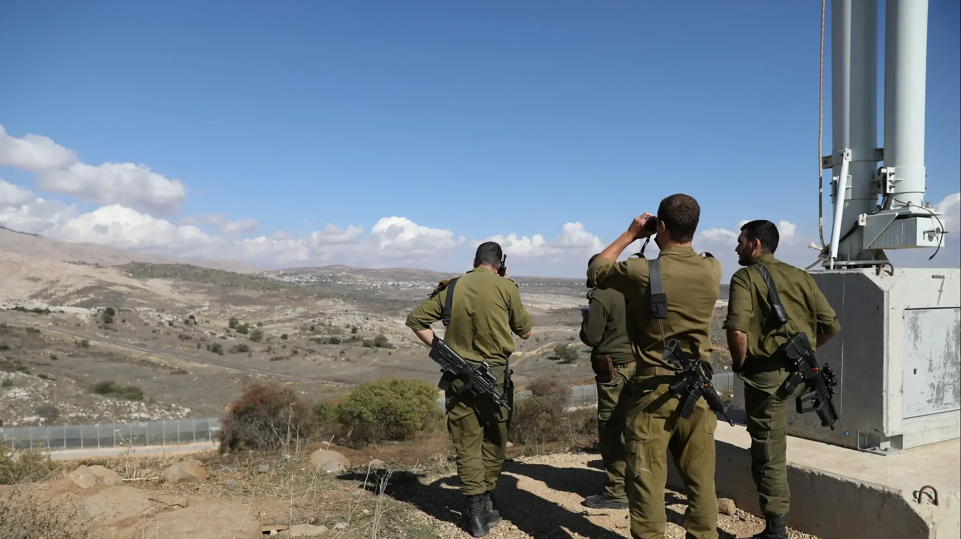 דרוזים על גדר הגבול בעקבות הקרבות בחדר דרוזים על גדר הגבול בעקבות הקרבות בחדר