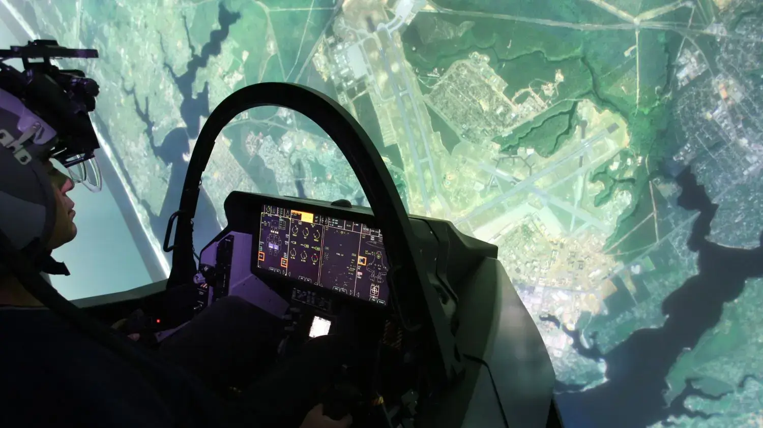 סימולטור משימה מלא למטוס ה-F-35