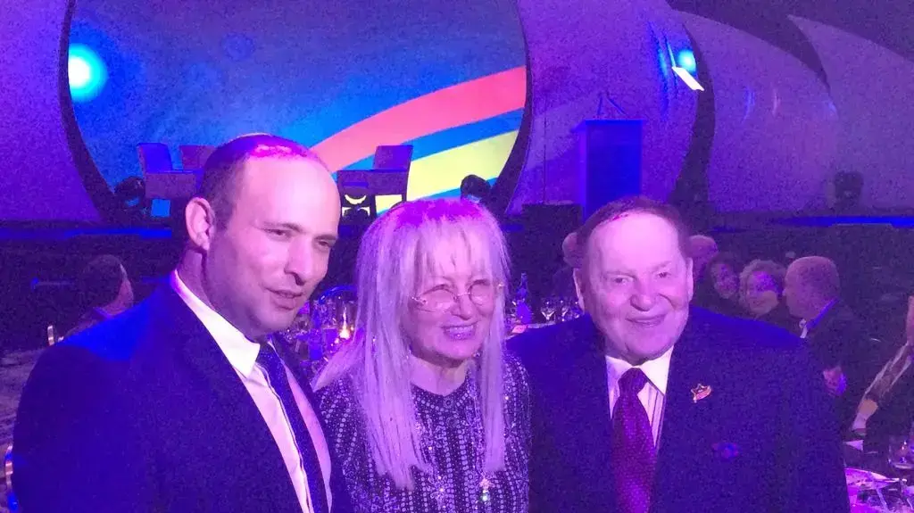 יו"ר הבית היהודי נפתלי בנט עם שלדון ומרים אדלסון בוושינגטון יו"ר הבית היהודי נפתלי בנט עם שלדון ומרים אדלסון בוושינגטון