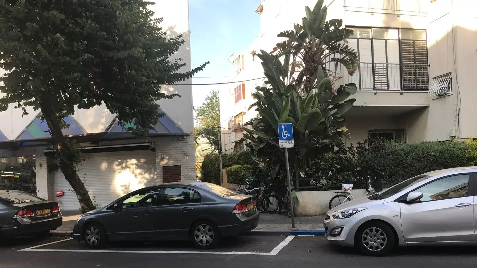 חניית נכים ברחוב ישיעהו 1 בתל אביב חניית נכים ברחוב ישיעהו 1 בתל אביב