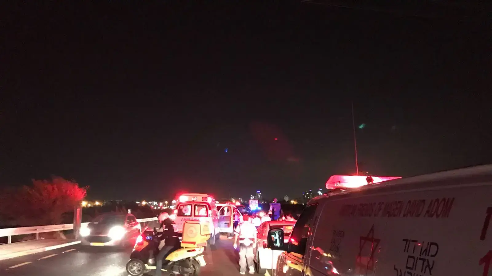 זירת התאונה בה רוכב אופניים נפגע מרכב בכביש 42 מכפר הנגיד לכיוון יבנה 9 בנובמבר 2017 זירת התאונה בה רוכב אופניים נפגע מרכב בכביש 42 מכפר הנגיד לכיוון יבנה 9 בנובמבר 2017