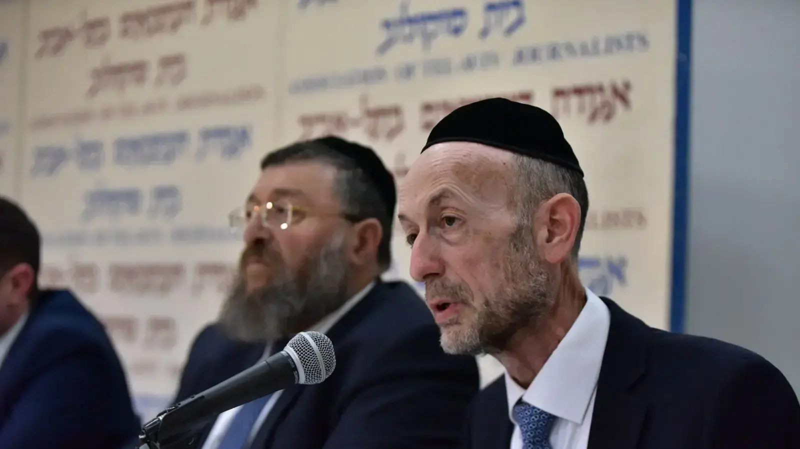 אורי מקלב, יהדות התורה ויואב בן צור, ש"ס, במסיבת עיתונאים בנושא חוק הביטוח הסיעודי ממלכתי- צו השעה, 12 בנובמבר 2017 אורי מקלב, יהדות התורה ויואב בן צור, ש"ס, במסיבת עיתונאים בנושא חוק הביטוח הסיעודי ממלכתי- צו השעה, 12 בנובמבר 2017