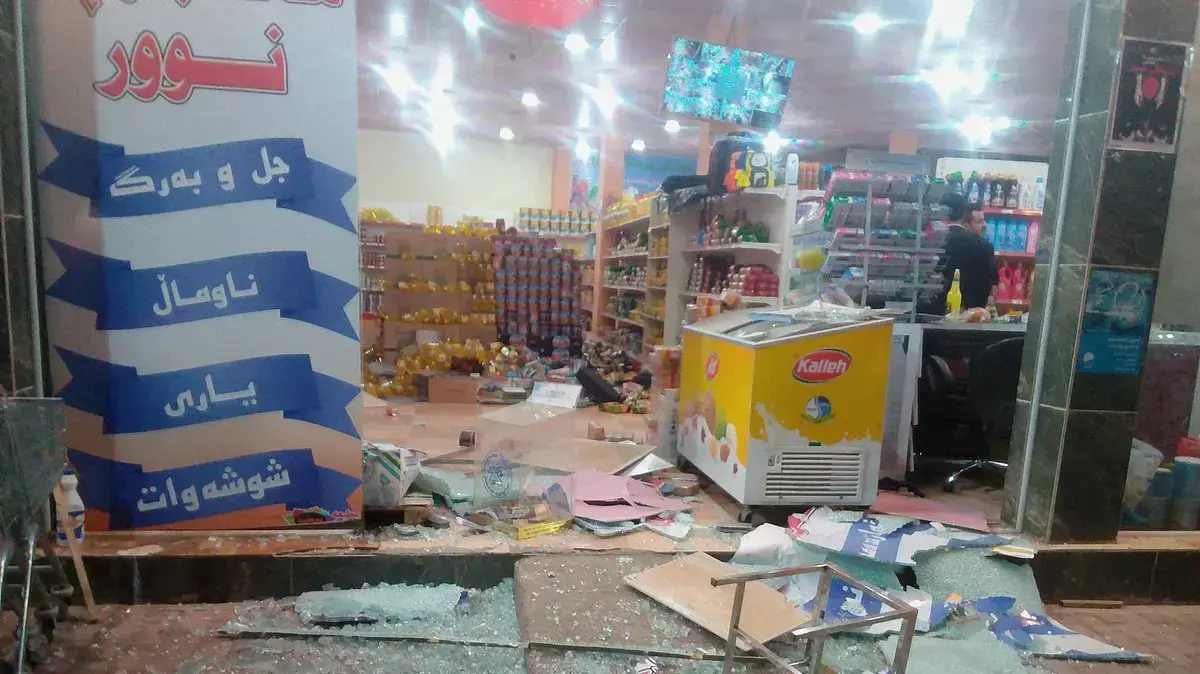 חנות שנהרסה בחלבג'ה שבעיראק בעקבות רעידת אדמה, 13 בנובמבר 2017 חנות שנהרסה בחלבג'ה שבעיראק בעקבות רעידת אדמה, 13 בנובמבר 2017