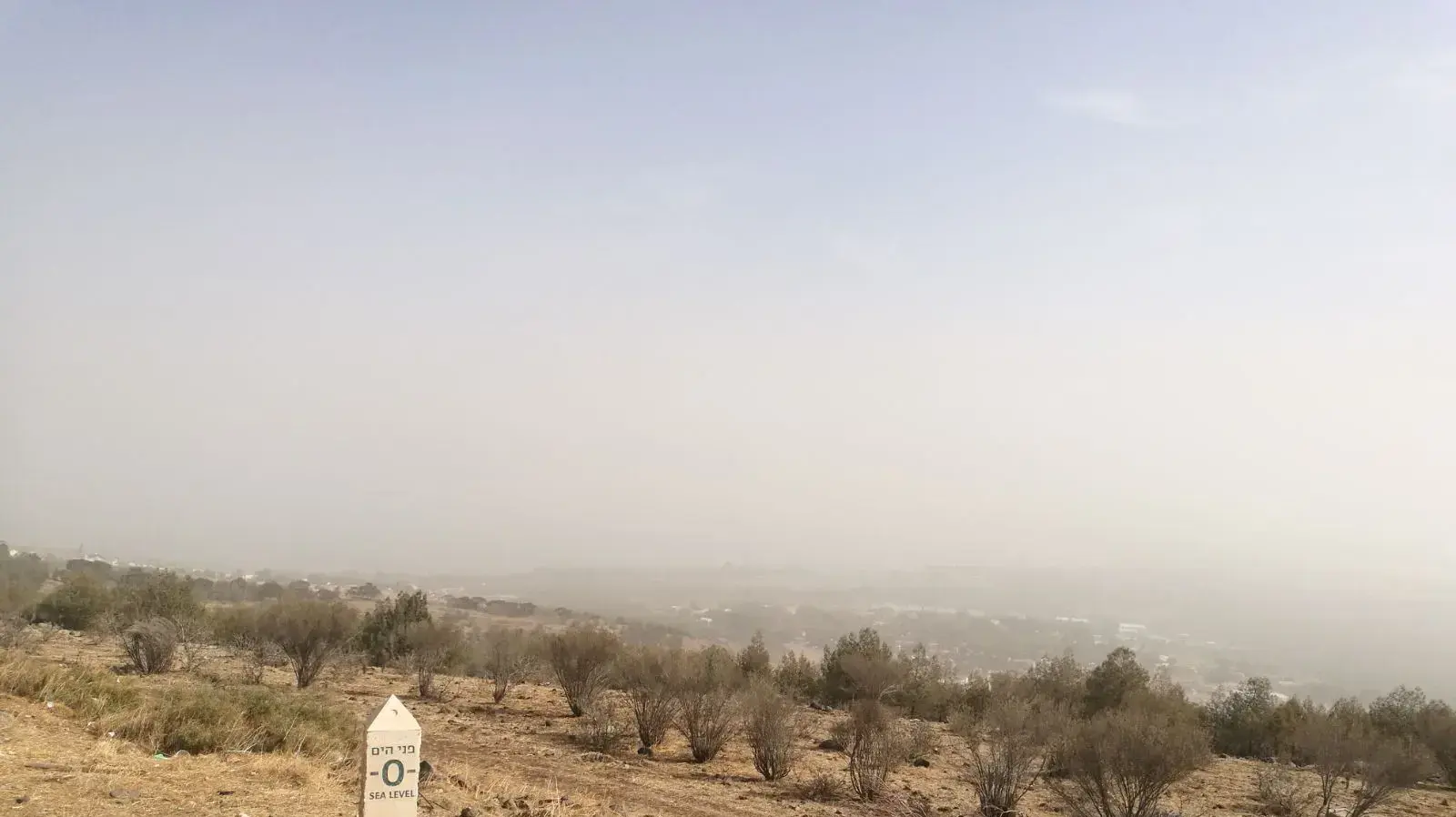 אובך מסתיר את הכינרת, מצפור הוד, 14 בנובמבר 2017 אובך מסתיר את הכינרת, מצפור הוד, 14 בנובמבר 2017