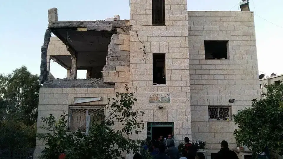 הריסת ביתו של המחבל שרצח שלושה בפיגוע בהר אדר, נובמבר 2017 הריסת ביתו של המחבל שרצח שלושה בפיגוע בהר אדר, נובמבר 2017