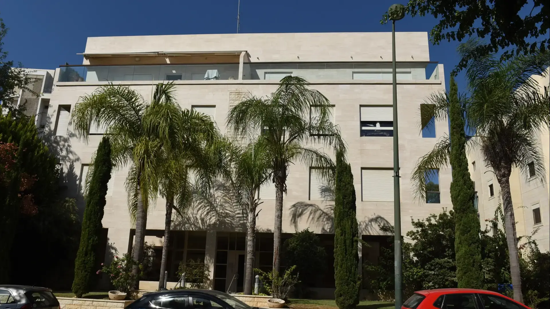 ביתו של רון חולדאי יוכבד בת מרים 15 תל אביב 15 בנובמבר 2017 ביתו של רון חולדאי יוכבד בת מרים 15 תל אביב 15 בנובמבר 2017