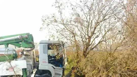 תאונת דרכים בין מערבל בטון לרכב בצומת יפתח תאונת דרכים בין מערבל בטון לרכב בצומת יפתח