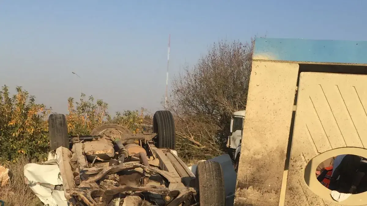 תאונת דרכים בין מערבל בטון לרכב בצומת יפתח 15 בנובמבר 2017 תאונת דרכים בין מערבל בטון לרכב בצומת יפתח 15 בנובמבר 2017
