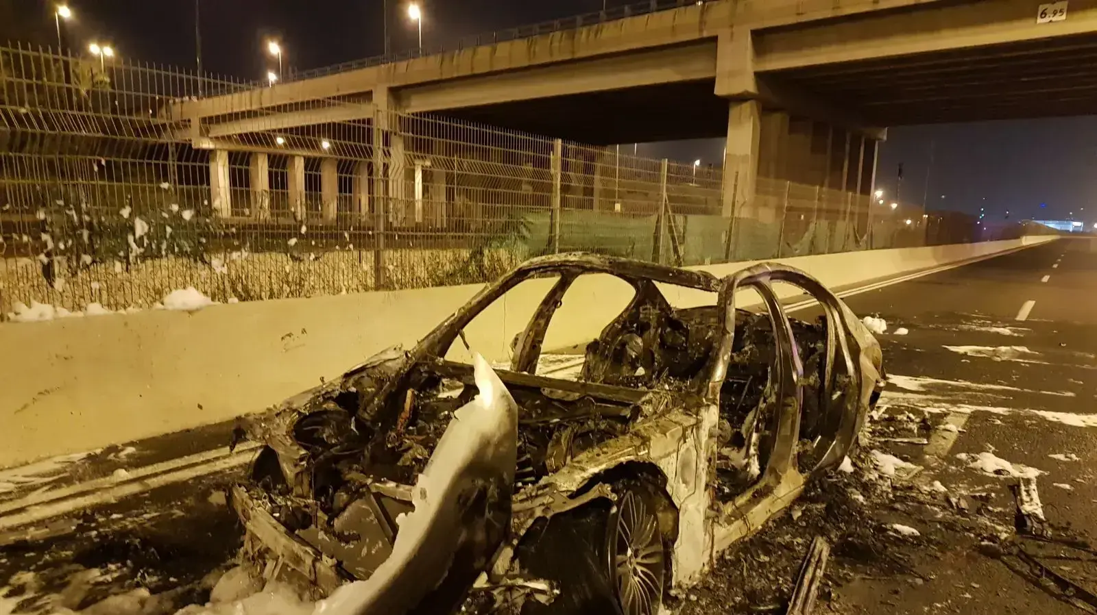 פיצוץ רכב בנתיבי איילון מחלף קק"ל תל אביב פיצוץ רכב בנתיבי איילון מחלף קק"ל תל אביב