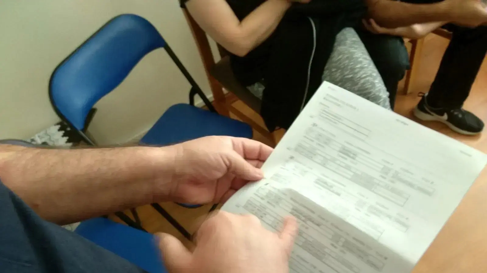 כרטיס טיסה לחופשה שמחזיק אביו של אריאל הרוש ז"ל, חייל בן 21, נהרג בתאונה בצפון ב15 בנובמבר 2017 כרטיס טיסה לחופשה שמחזיק אביו של אריאל הרוש ז"ל, חייל בן 21, נהרג בתאונה בצפון ב15 בנובמבר 2017