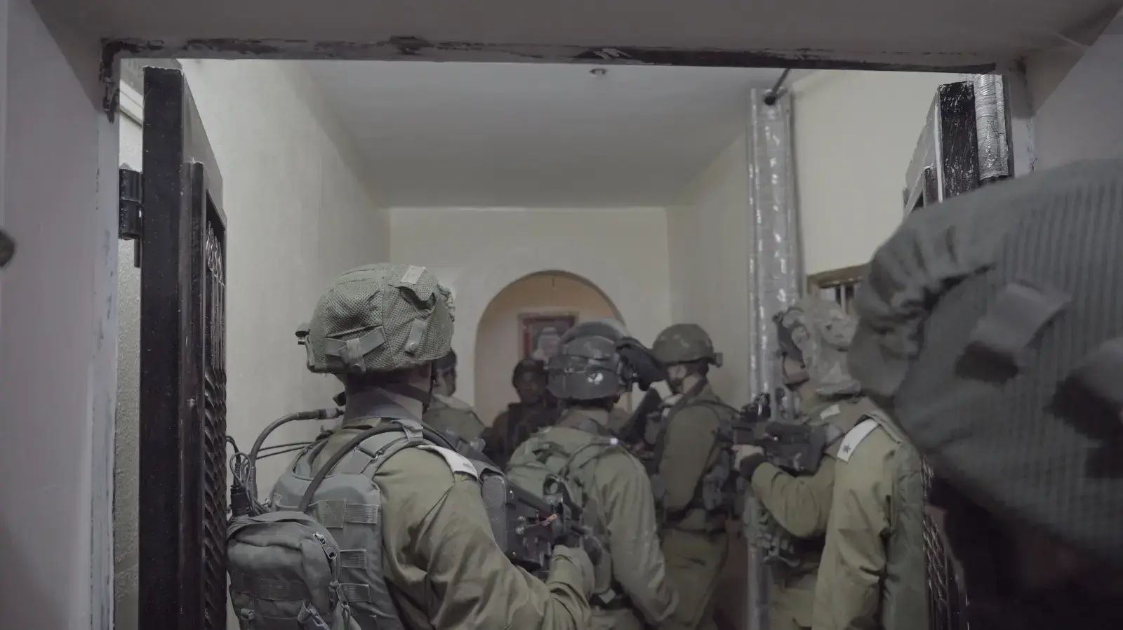 פעילות צה"ל בכפר חלחול שממנו יצא המחבל שביצע פיגוע דריסה בצומת גוש עציון. 18 בנובמבר 2017 פעילות צה"ל בכפר חלחול שממנו יצא המחבל שביצע פיגוע דריסה בצומת גוש עציון. 18 בנובמבר 2017