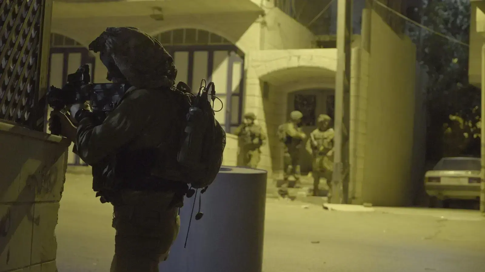 פעילות צה"ל בכפר חלחול שממנו יצא המחבל שביצע פיגוע דריסה בצומת גוש עציון. 18 בנובמבר 2017 פעילות צה"ל בכפר חלחול שממנו יצא המחבל שביצע פיגוע דריסה בצומת גוש עציון. 18 בנובמבר 2017