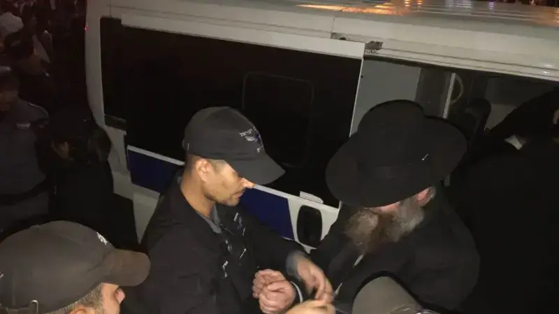 מפגינים חרדים חוסמים צירים בירושלים מפגינים חרדים חוסמים צירים בירושלים
