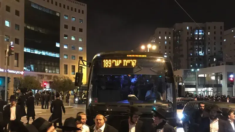 מפגינים חרדים חוסמים צירים בירושלים מפגינים חרדים חוסמים צירים בירושלים