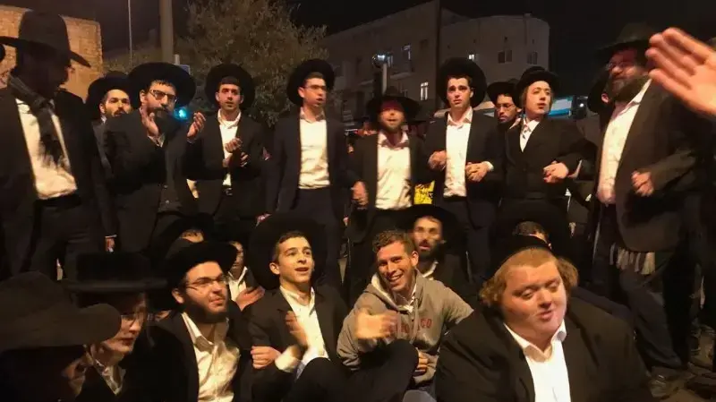 מפגינים חרדים חוסמים צירים בירושלים מפגינים חרדים חוסמים צירים בירושלים