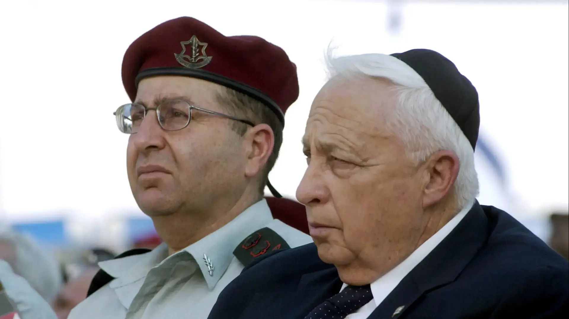 ראש הממשלה אריאל שרון עם הרמטכ"ל משה יעלון ראש הממשלה אריאל שרון עם הרמטכ"ל משה יעלון