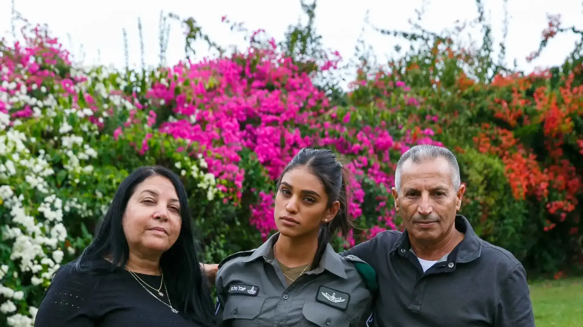 יובל סלם, התגייסה למג"ב לאחר מותו של דור ניני, חבר של אחותה, עם הוריו סימה ונחמיה ניני, מושב שתולים 21 בנובמבר 2017