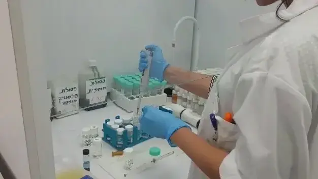 מעבדה כימית חדשה, שהקימה רשות המעברים במשרד הביטחון במעבר כרם שלום, סיכלה לראשונה הברחה של כמה טונות חומר נפץ בדרכן לגורמי הטרור בעזה מעבדה כימית חדשה, שהקימה רשות המעברים במשרד הביטחון במעבר כרם שלום, סיכלה לראשונה הברחה של כמה טונות חומר נפץ בדרכן לגורמי הטרור בעזה