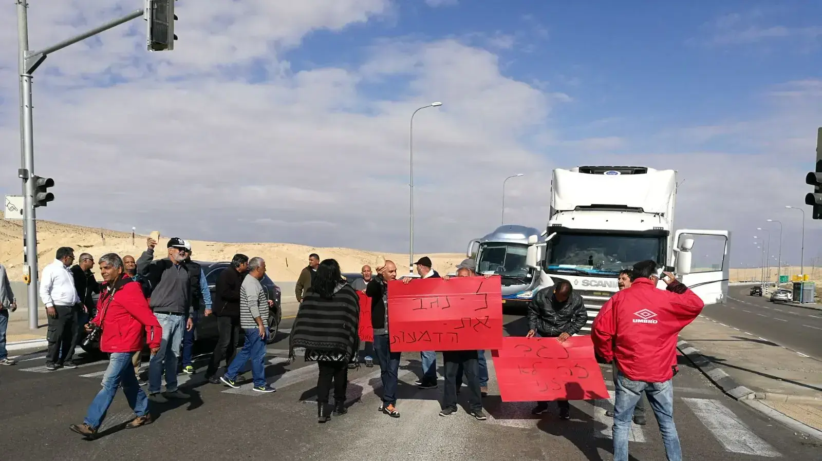 עובדי נגב קרמיקה מפגנים בצומת הנגב 22 בנובמבר 2017 