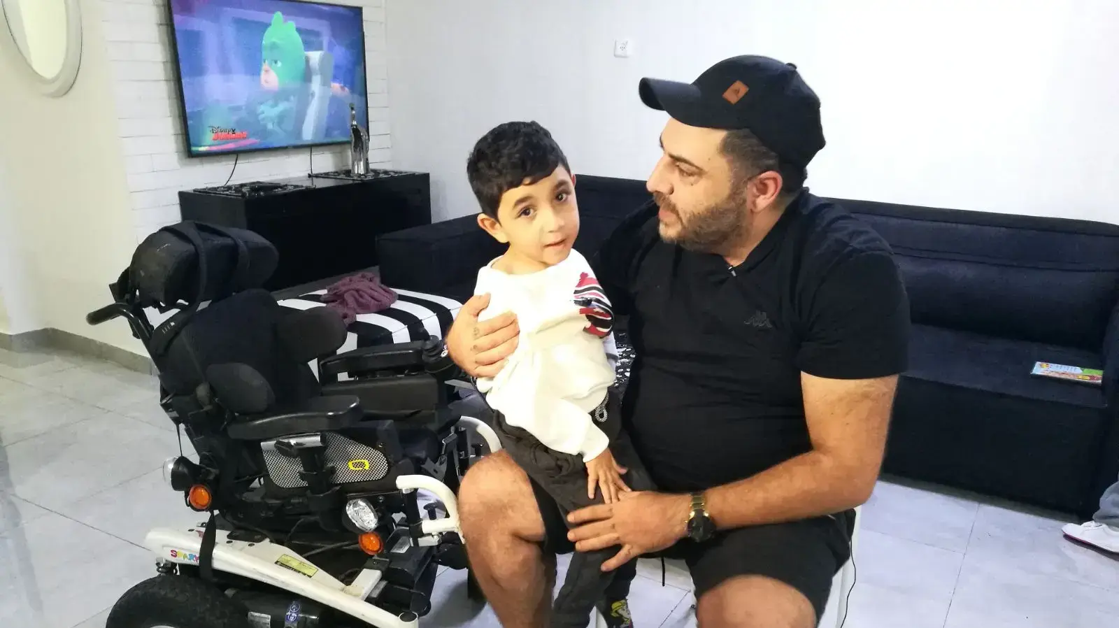 שליו בוקובזה ואביו, ילד עם ניוון שרירים, 22 בנובמבר 2017