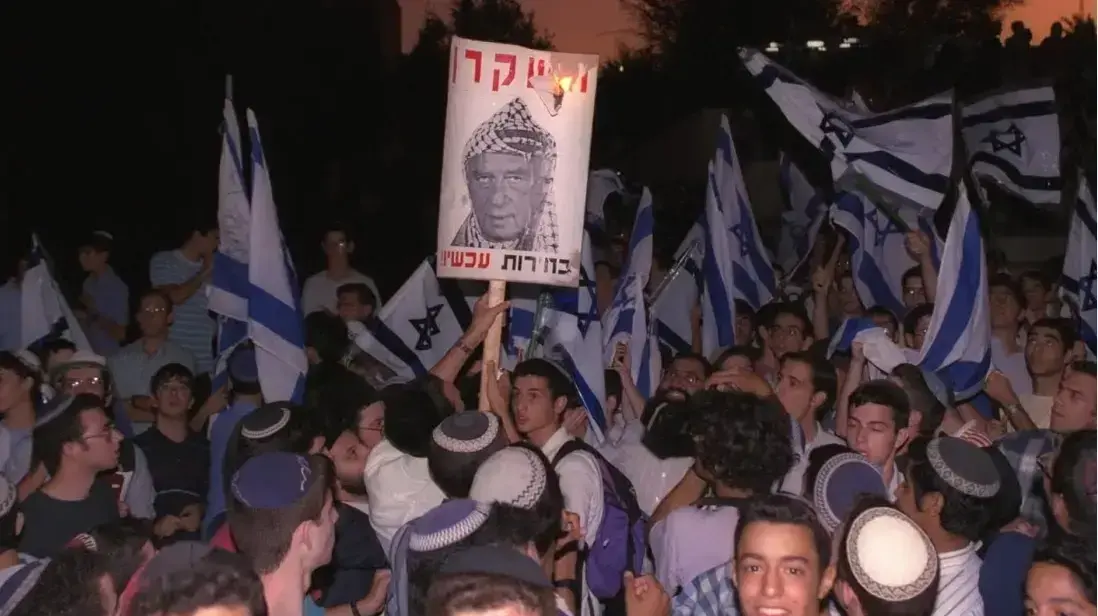 שלט של רבין עם כאפיה