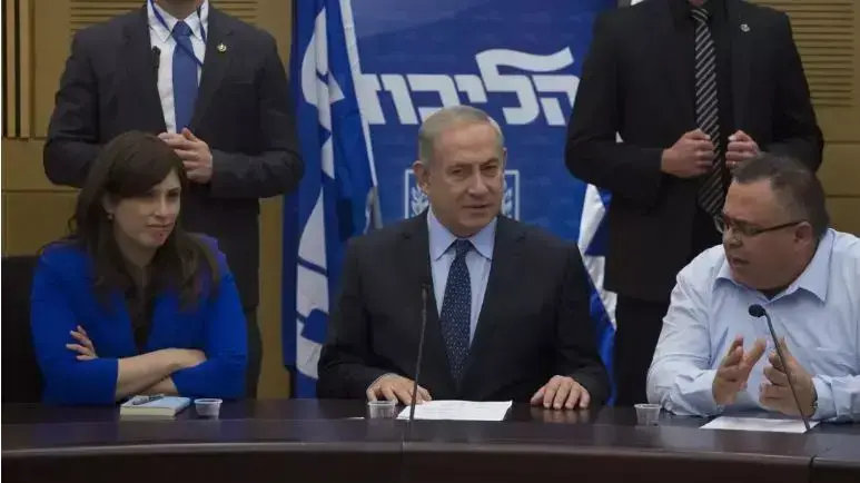 ביטן, נתניהו וחוטובלי בישיבת סיעת הליכוד ביטן, נתניהו וחוטובלי בישיבת סיעת הליכוד