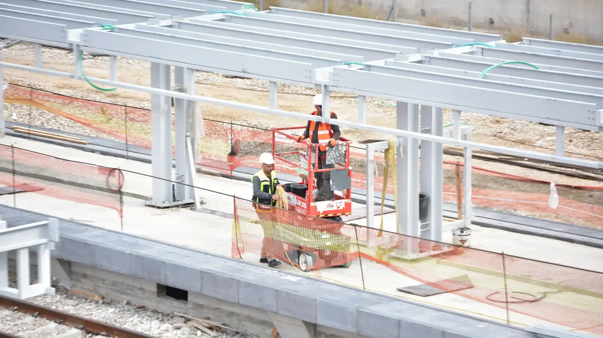 עבודות בתחנת הרכבת ארלוזורוב 25.11 עבודות בתחנת הרכבת ארלוזורוב 25.11