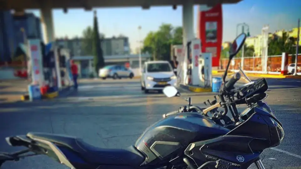האופנוע של גיא בן ברוך ז"ל בן ה-29 מקרית אתא שנהרג אמש בצומת יגור בהתנגשות משאית באופנוע עליו רכב האופנוע של גיא בן ברוך ז"ל בן ה-29 מקרית אתא שנהרג אמש בצומת יגור בהתנגשות משאית באופנוע עליו רכב